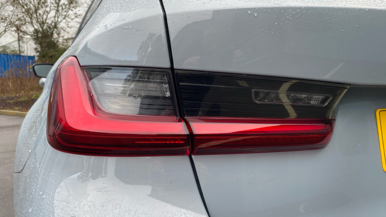 BMW 3 Series 320i M Sport 5dr Step Auto [Pro Pack] Petrol Estate